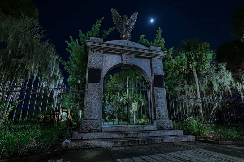 Are you looking for tickets for a Colonial Park Cemetery Tour?